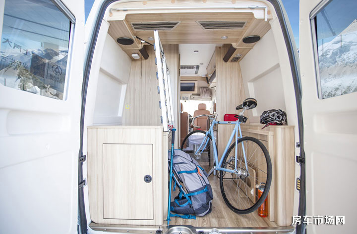 上汽大通2018款全新B型房車(chē)