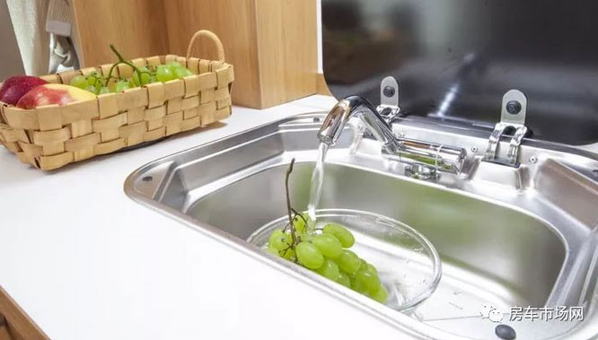 全新升級大通原廠2018款C型房車