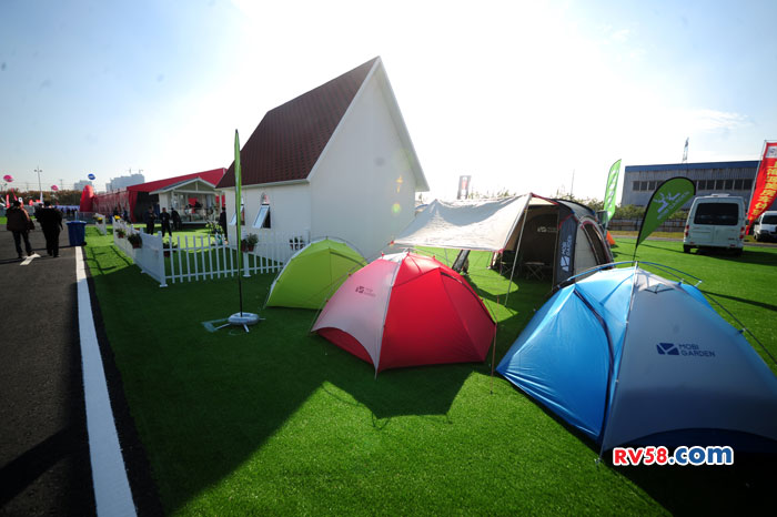 房車亮相第五屆中國(guó)汽車（房車）露營(yíng)大會(huì)露營(yíng)裝備及房車展覽會(huì)