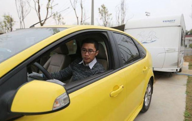 32歲成都小伙7年攢30萬 不買房子買房車 看遍天下風(fēng)景