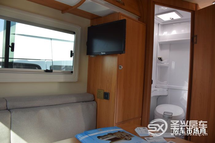 國六標準皮卡房車將上市，內部兩張大床，四驅可選自動擋