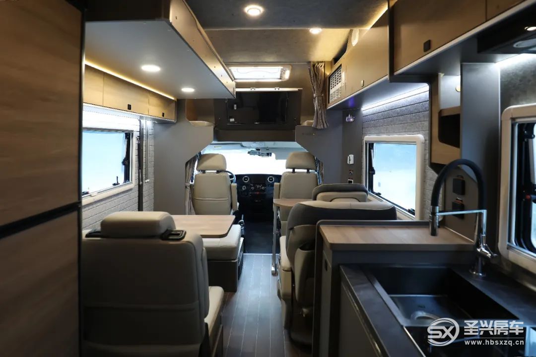 無拓展大空間/設(shè)計精細的房車，才是長途旅行必備-13.jpg