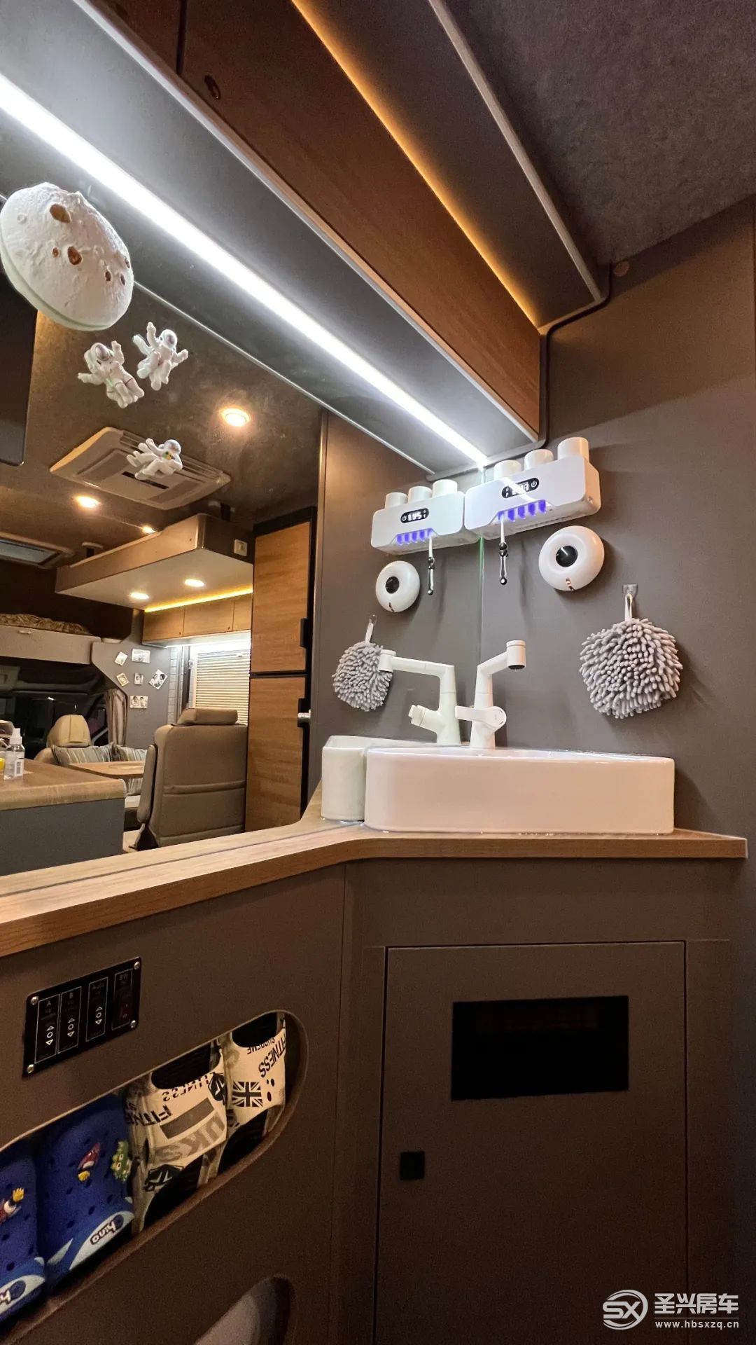 無拓展大空間/設(shè)計精細的房車，才是長途旅行必備-18.jpg