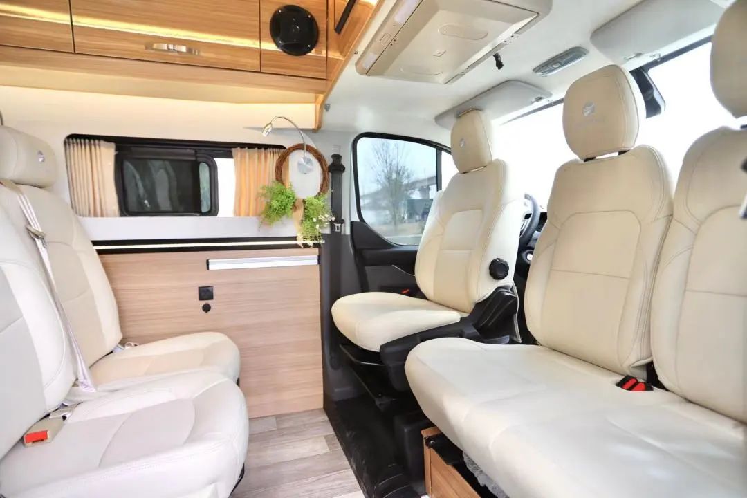 用福特T6底盤打造的小房車長什么樣？動力強、配置高，主打一個性價比-2.jpg