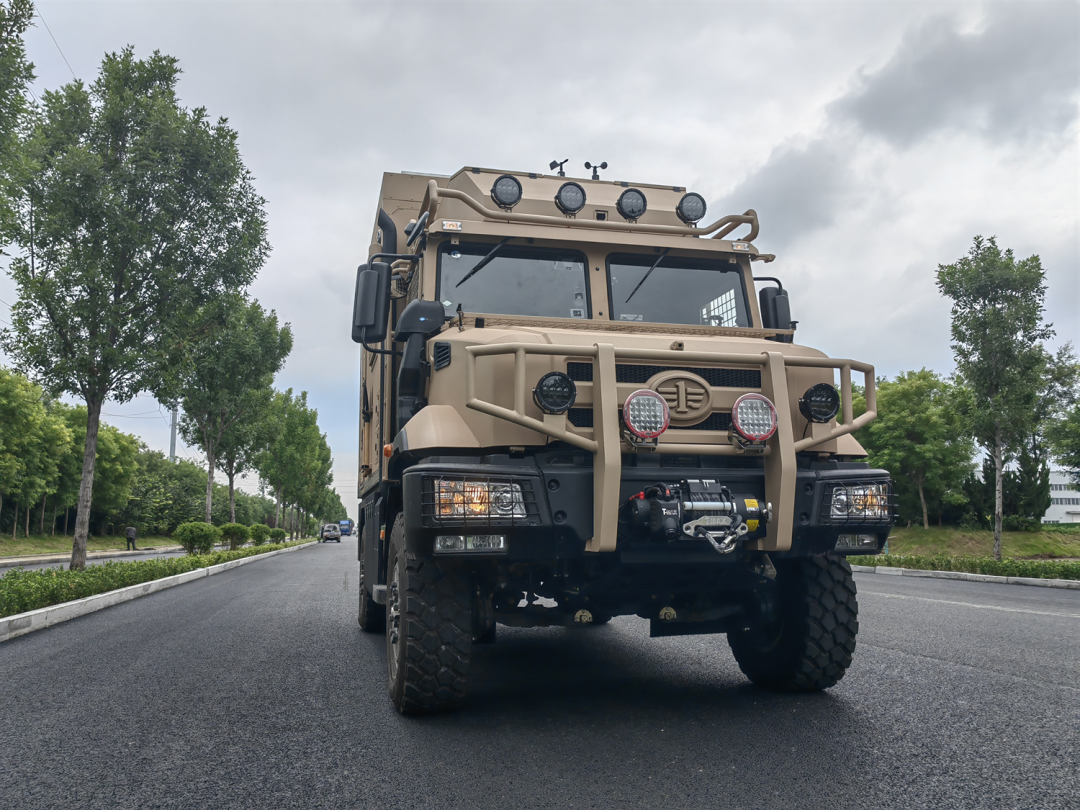 一汽解放·雪鷹房車，真正的越野房車，藍牌C照輕松駕馭-3.jpg