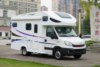 依維柯C型風(fēng)尚版房車