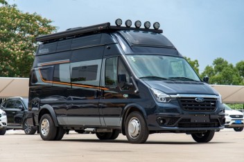 江鈴福特新全順B型房車