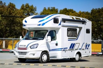 依維柯歐勝單拓展C型房車