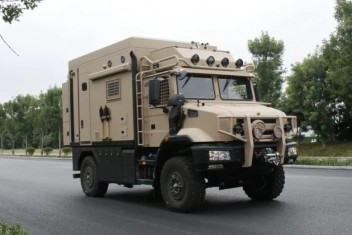 一汽解放·雪鷹升頂房車(chē)