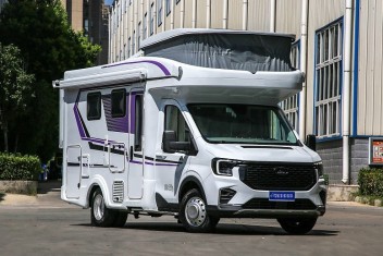 福特T8拓展升頂C型房車(chē)