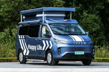 依維柯聚星升頂B型房車(chē)