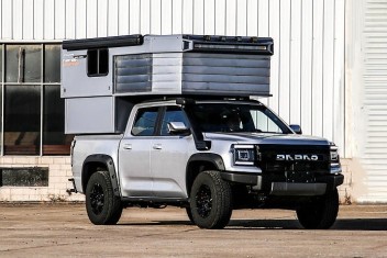 江鈴大道皮卡背馱升頂房車(chē)